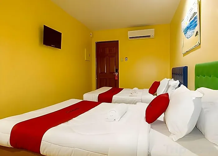 Reddoorz @ Comfy Ermita 2* Манила
